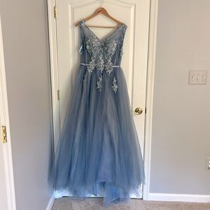 Pale blue/grey prom dress. Size 6.Never worn.